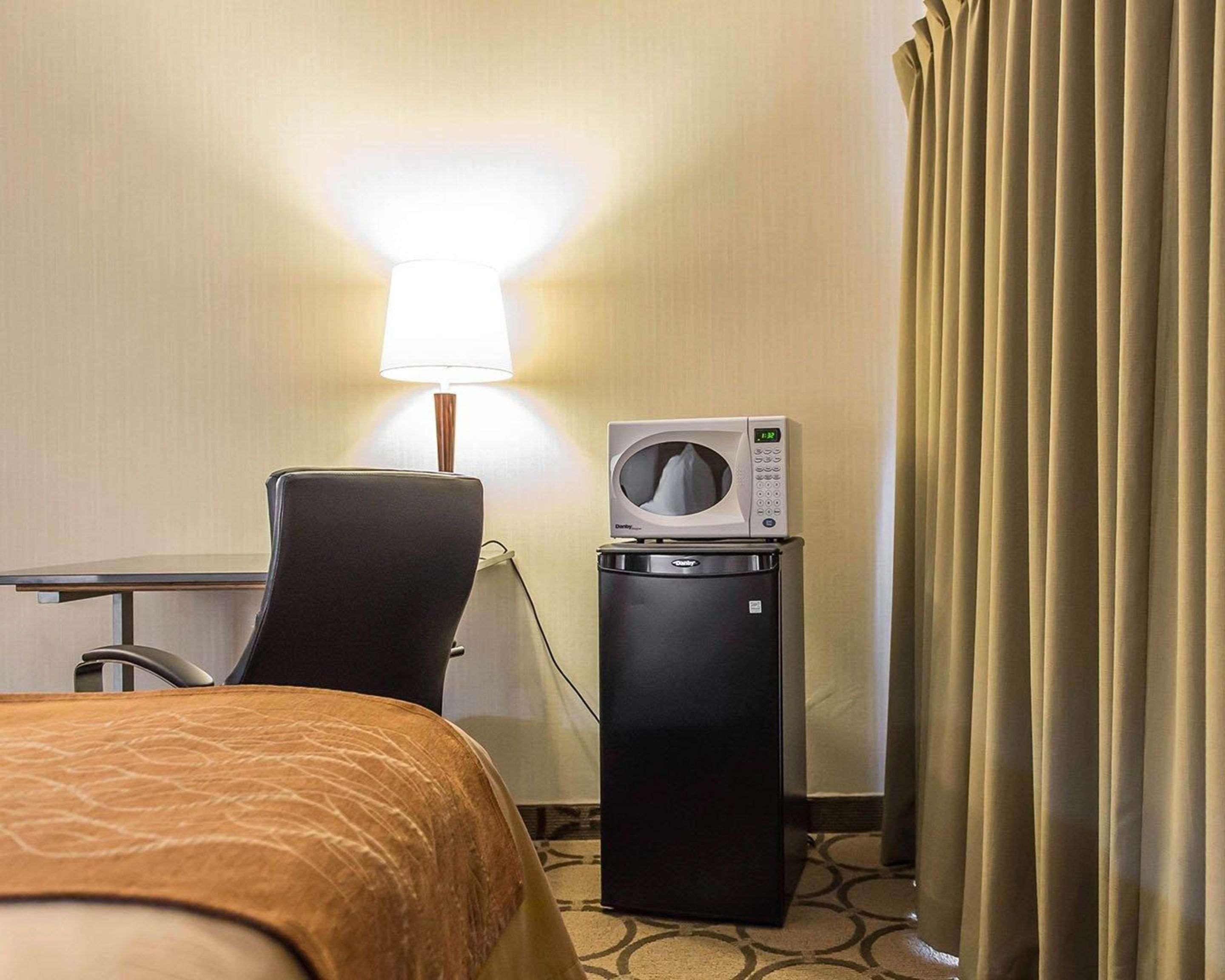 Comfort Inn Pembroke Luaran gambar