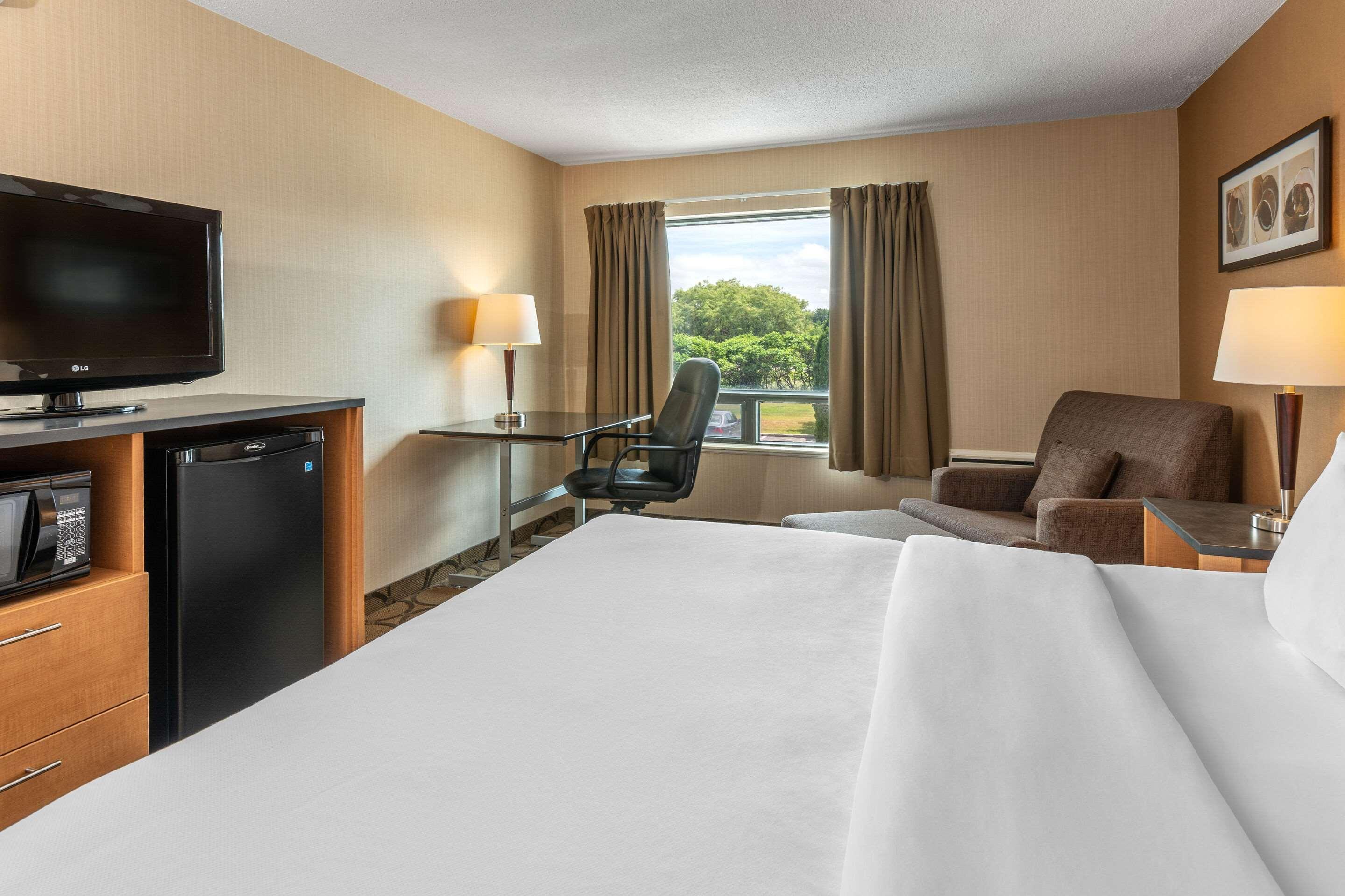 Comfort Inn Pembroke Luaran gambar