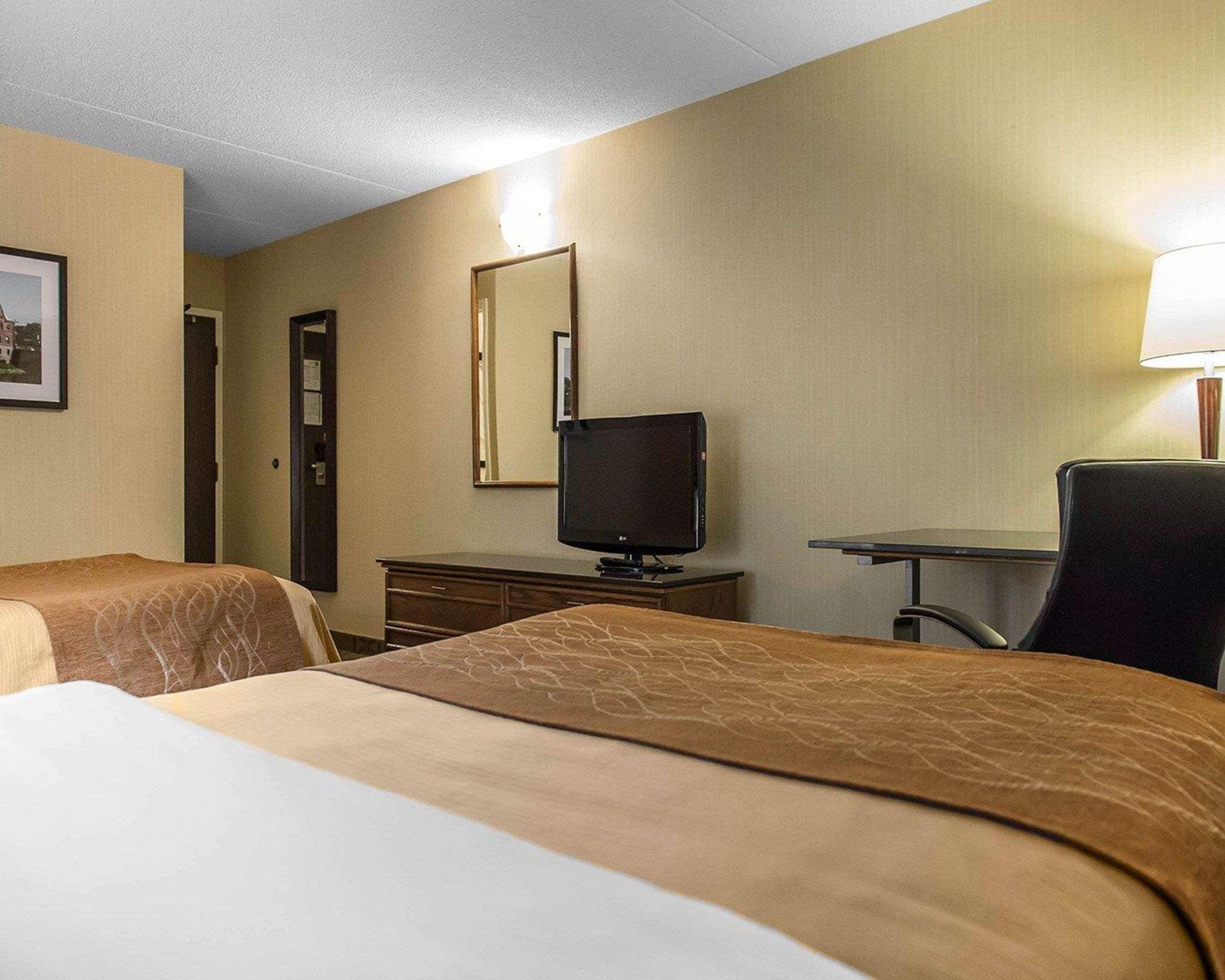 Comfort Inn Pembroke Luaran gambar