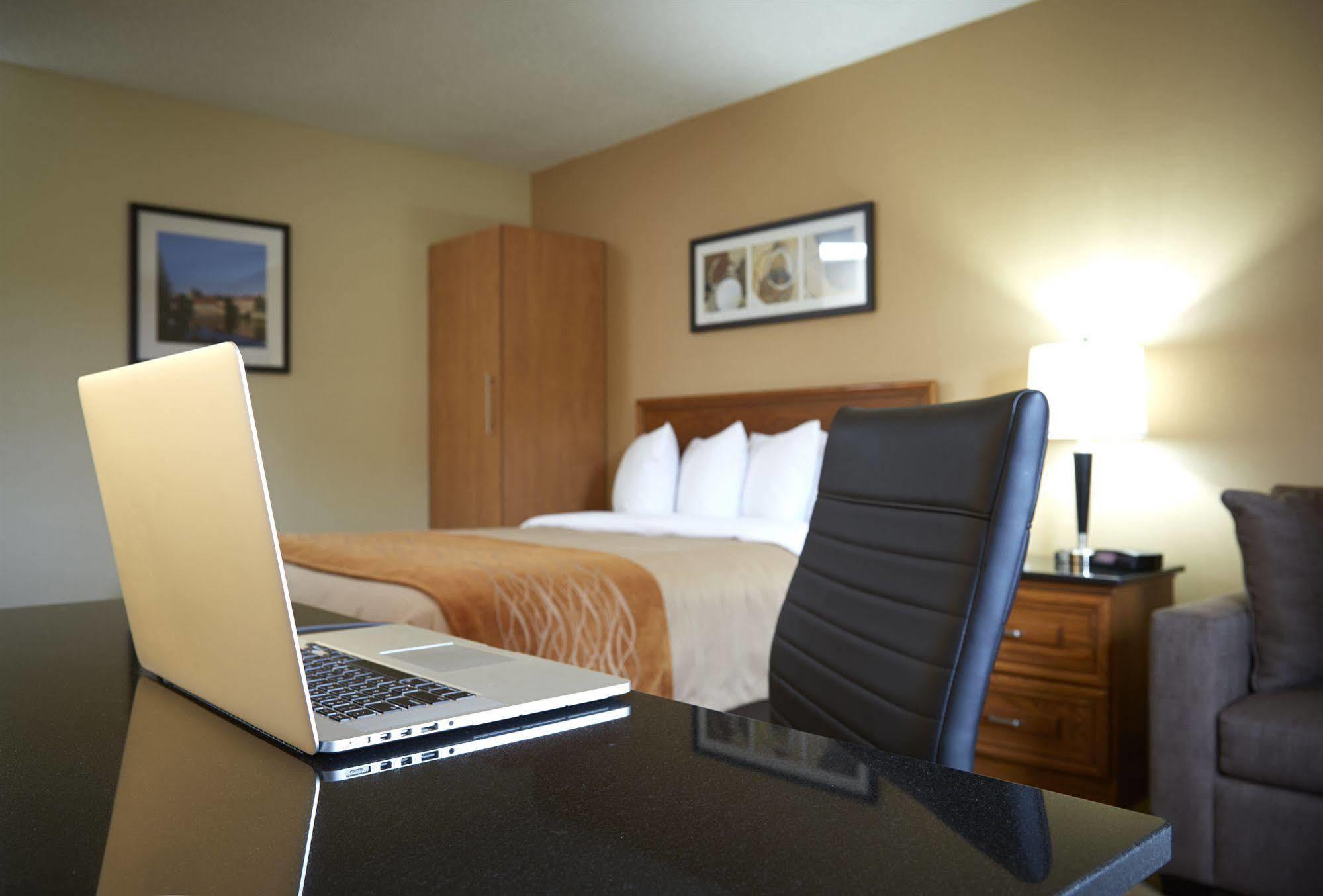 Comfort Inn Pembroke Luaran gambar