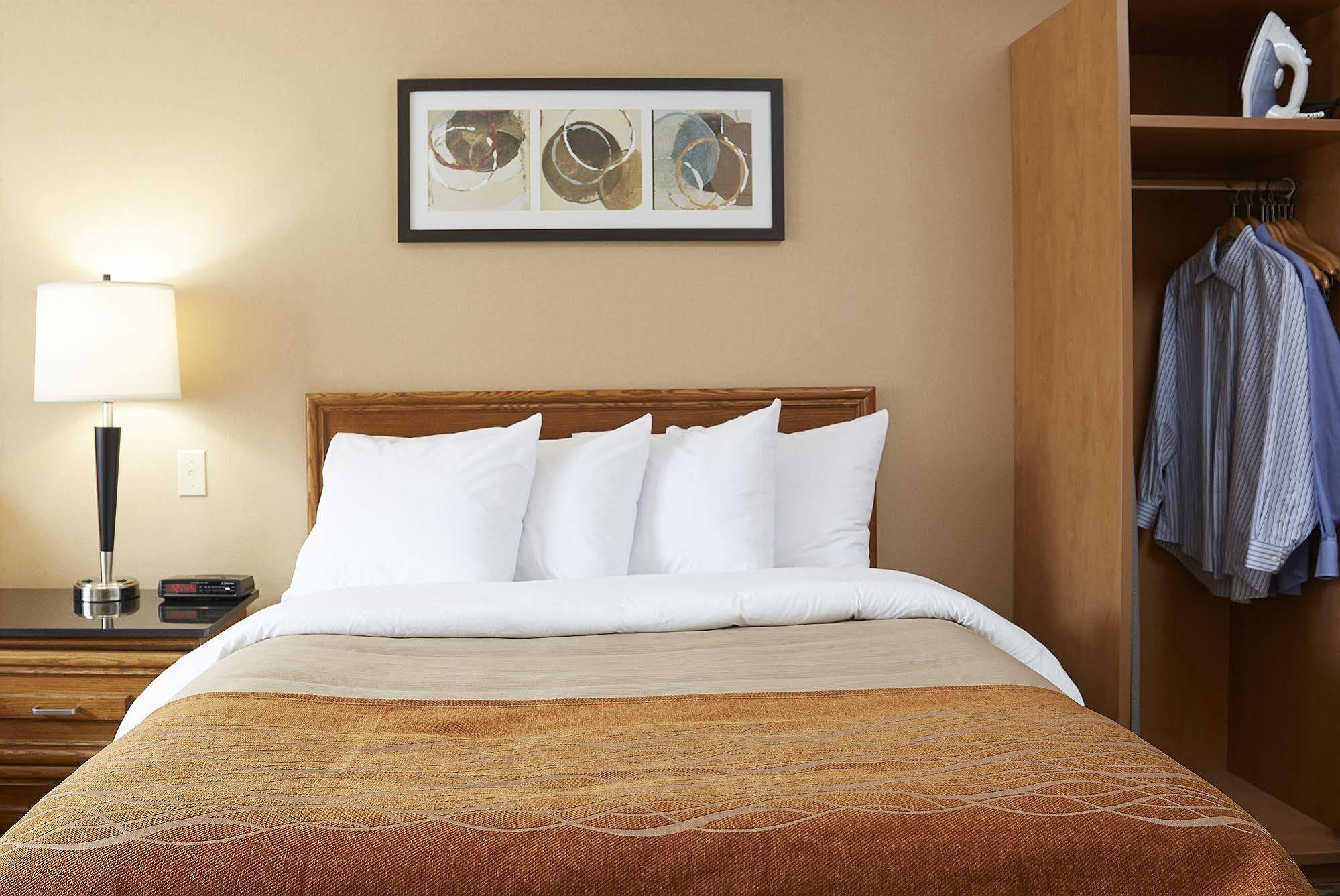 Comfort Inn Pembroke Luaran gambar